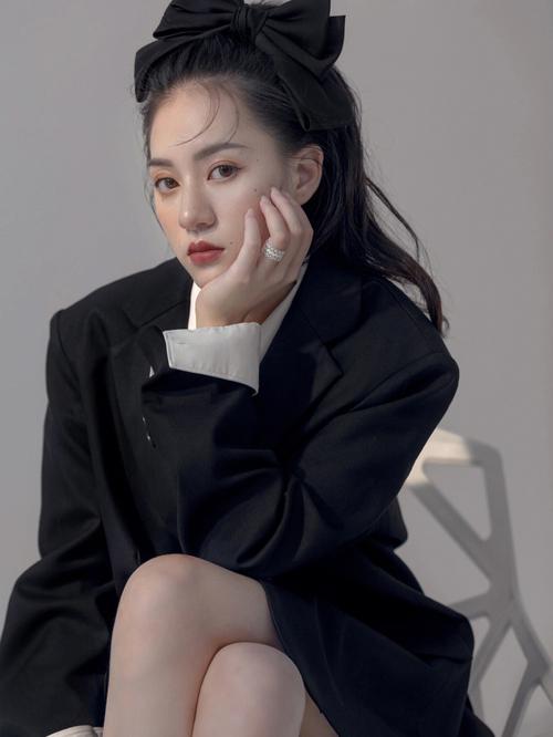 拍照姿势怎么摆女冬季图1