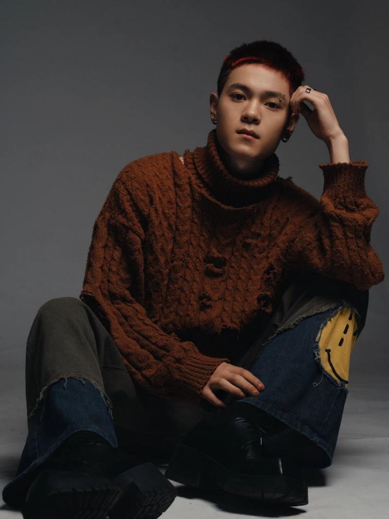 男生拍照时的姿势图3