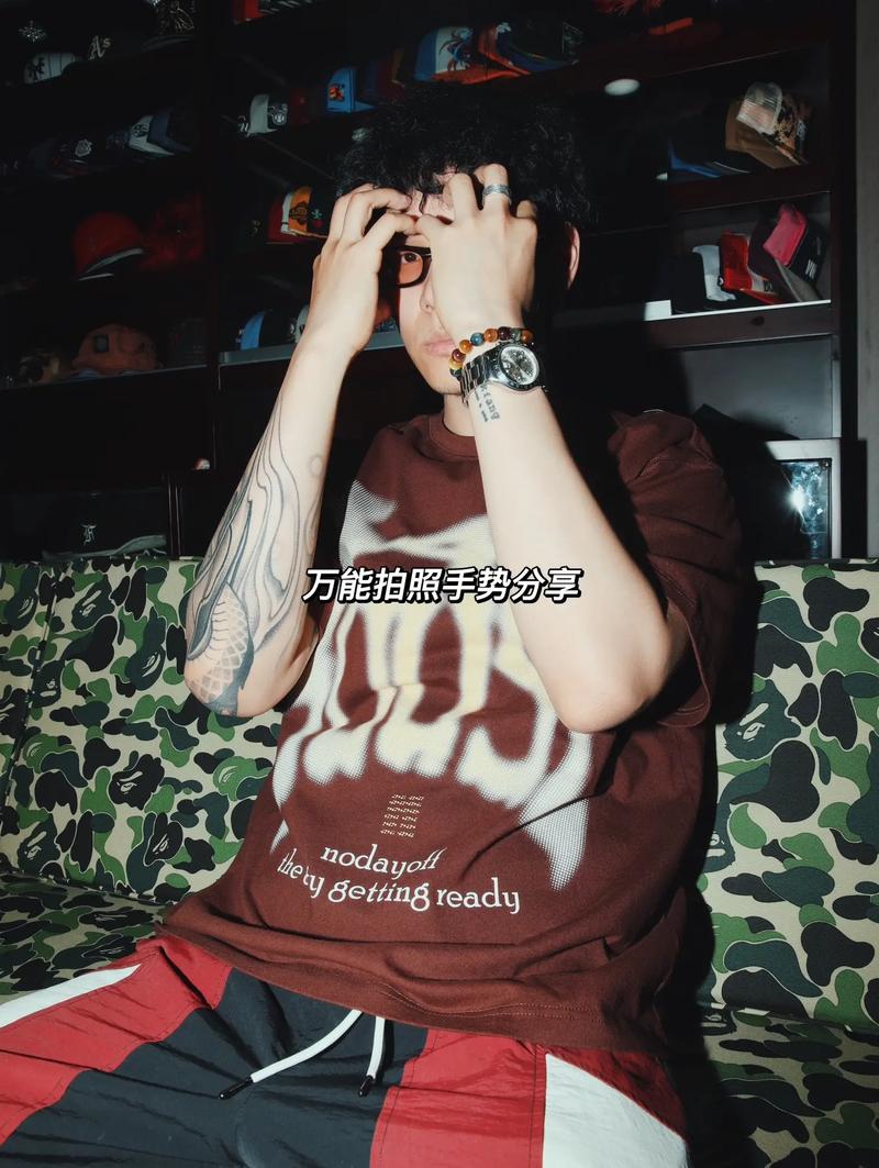 男生照相手势动作有哪些?