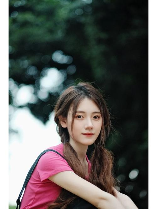 拍照姿势怎么摆女生坐着图3