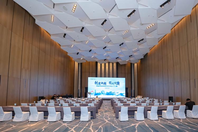 会议拍照角度技巧错误和正确对比分析怎么写图2