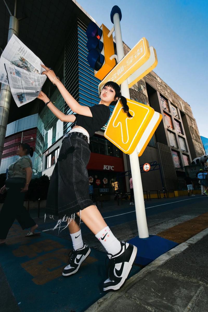 拍照:在路边拍照怎么摆姿势?这样拍很好看