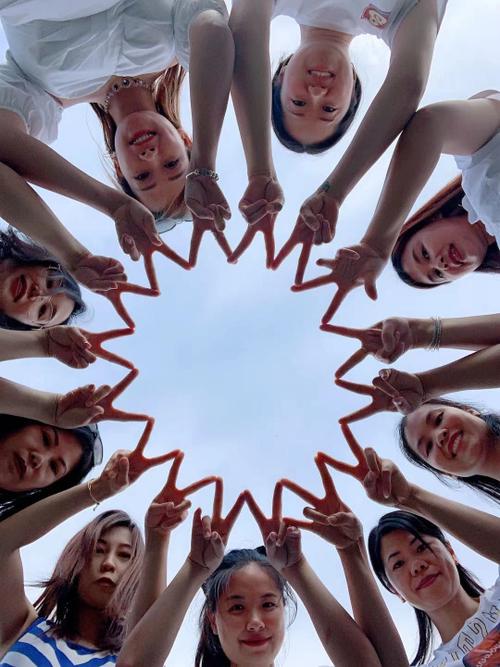 两人拍照姿势的摆法图图2