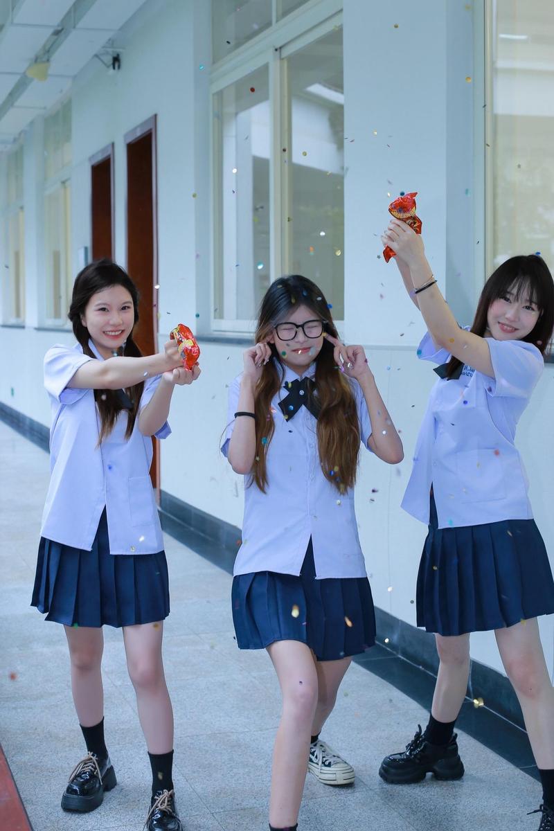 拍毕业照的姿势有哪些