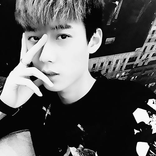 黑白男生头像正脸带字