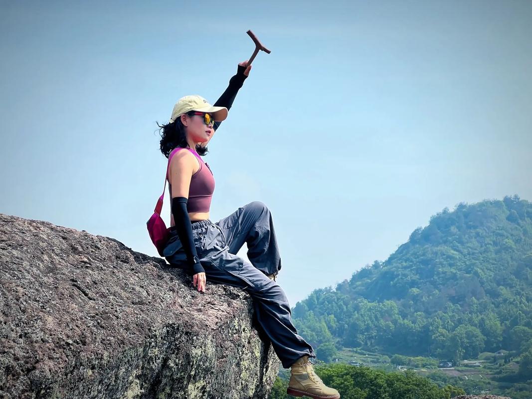 登山拍照姿势怎么摆好看
