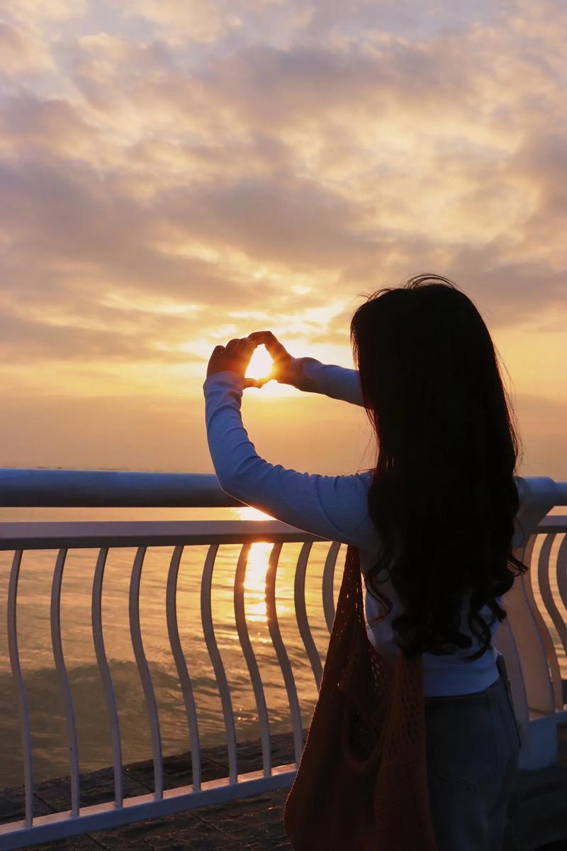 海边拍照怎么摆姿势