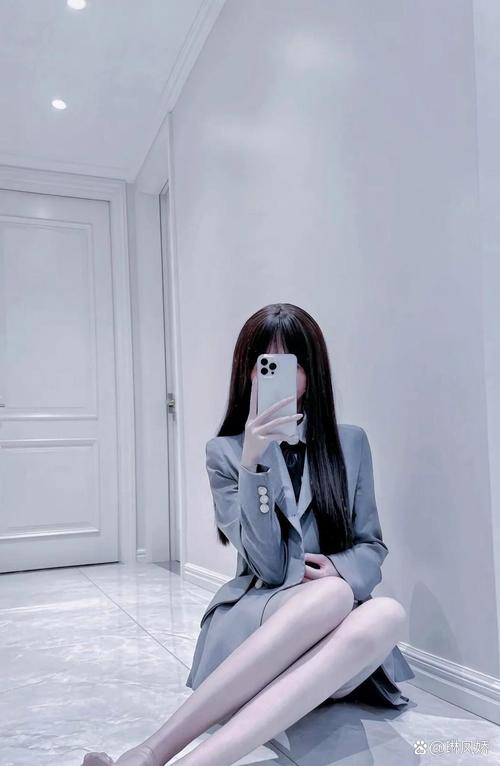 女人室内自拍怎么拍照好看女生8个室内拍照姿势,简单自然上镜