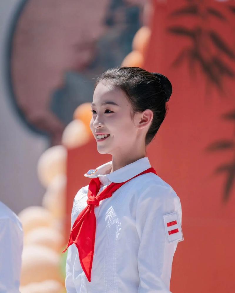 美图秀秀加红领巾图3