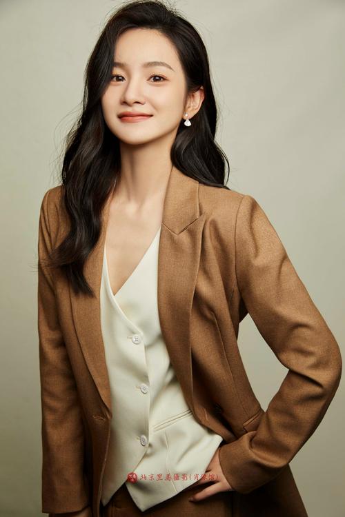 纯色背景拍照如何打光图2