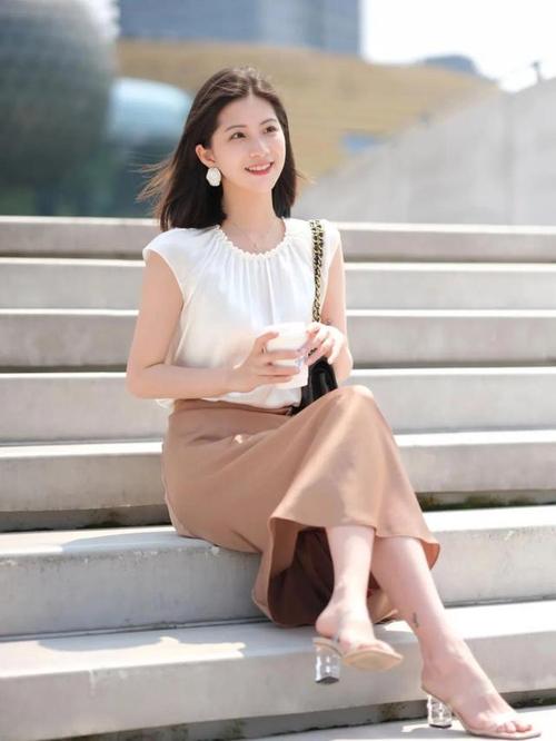 单人拍照姿势怎么摆女生穿裙子图2