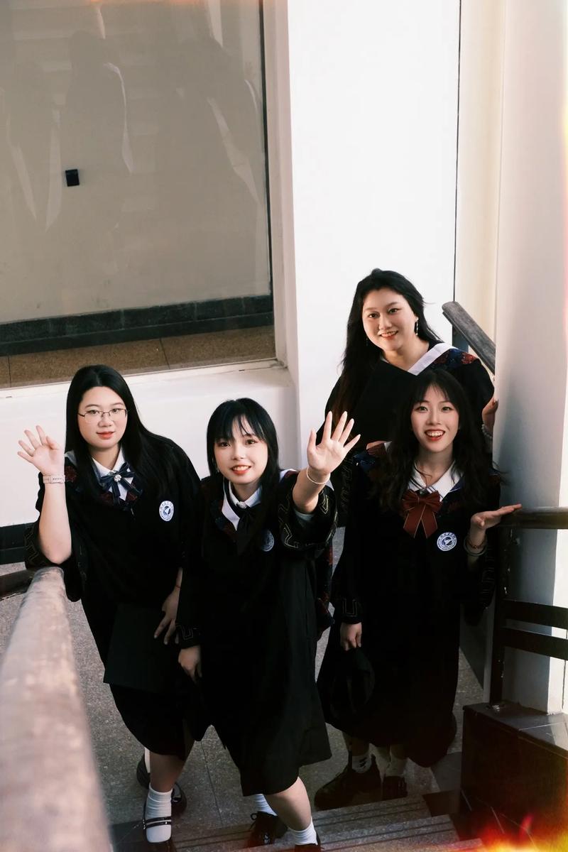 三人拍照姿势怎么摆女生好看图1