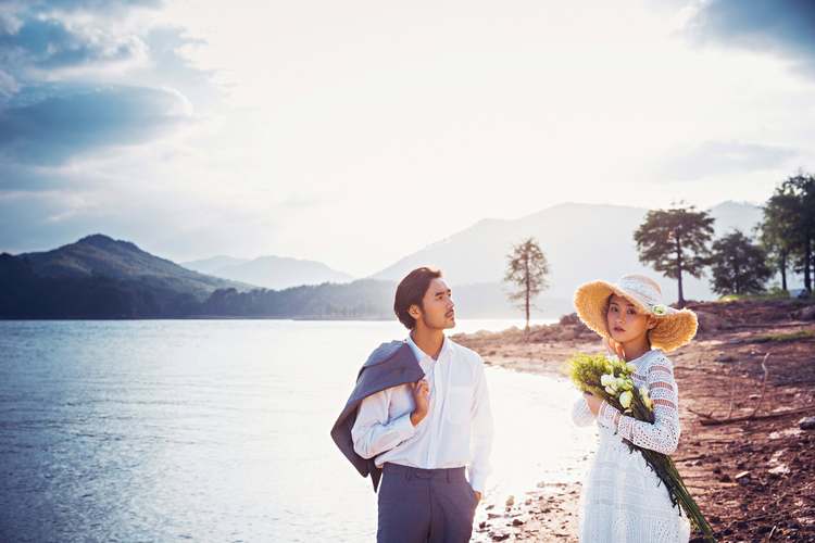 拍婚纱照的姿势