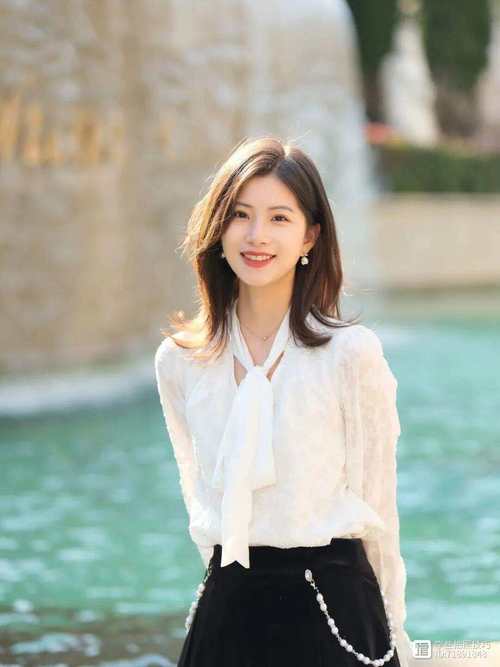 外景拍照怎么摆姿势好看呢图1