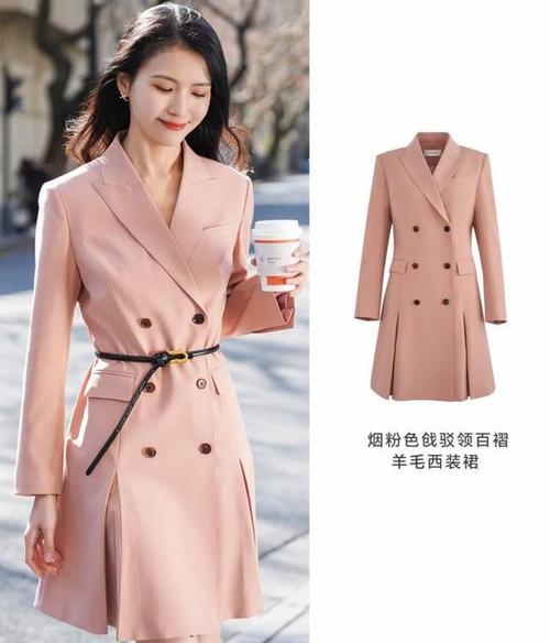 浅粉色适合搭什么颜色