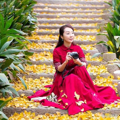 最火老年人男士拍照姿势大全图1