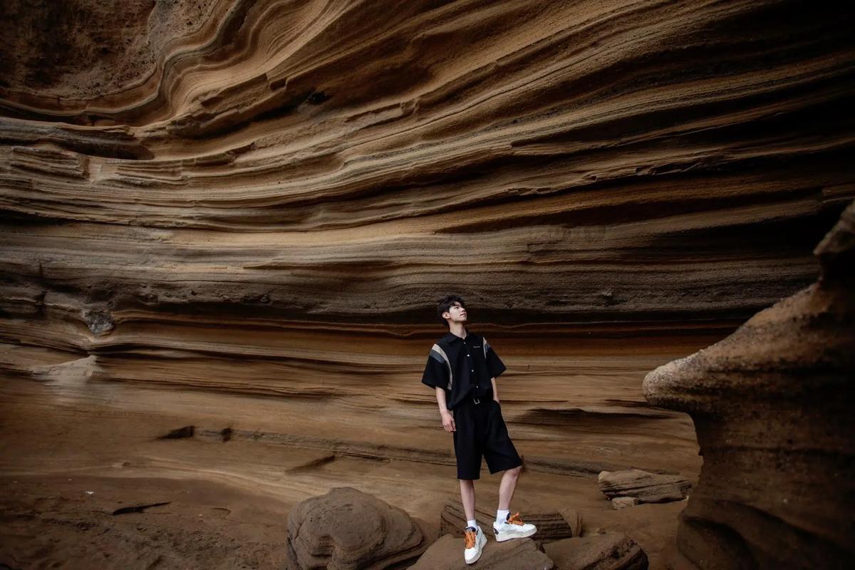 拍照姿势怎么摆男生图片图2