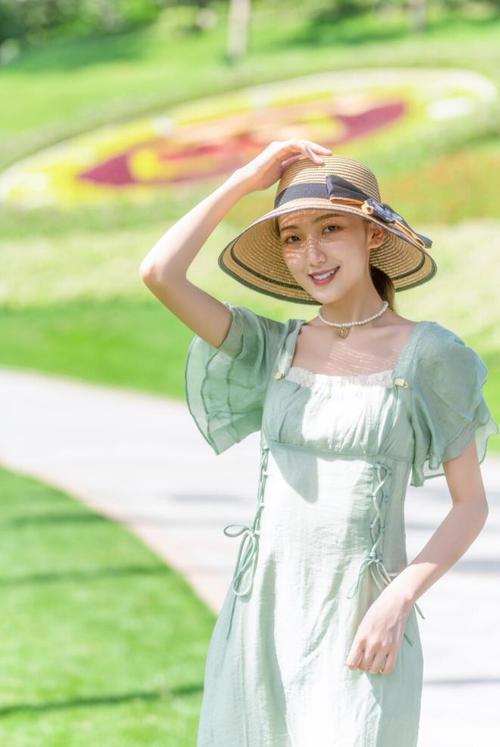 女孩拍照姿势怎么摆好看图片图2