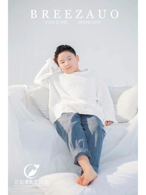 拍照姿势男孩霸气图1