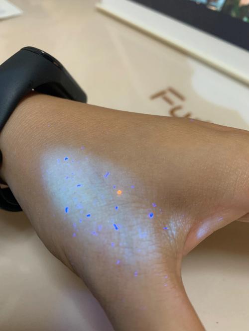 手机怎么打开紫光灯。