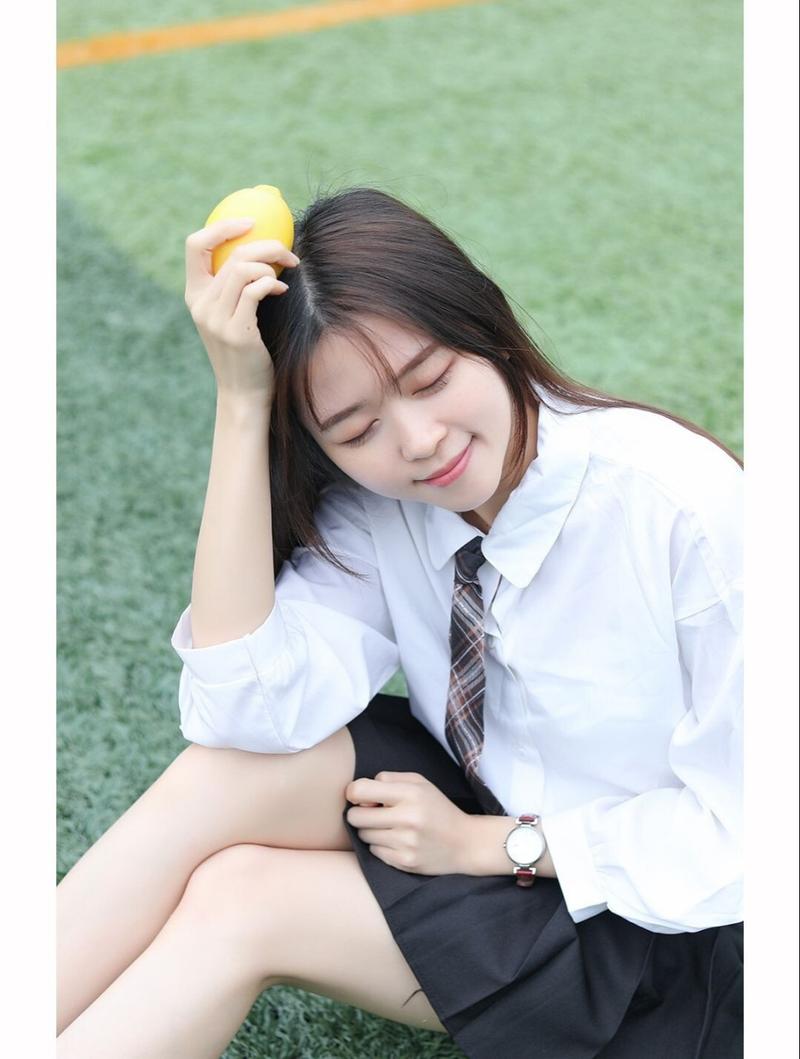 毕业季校园操场拍照姿势?