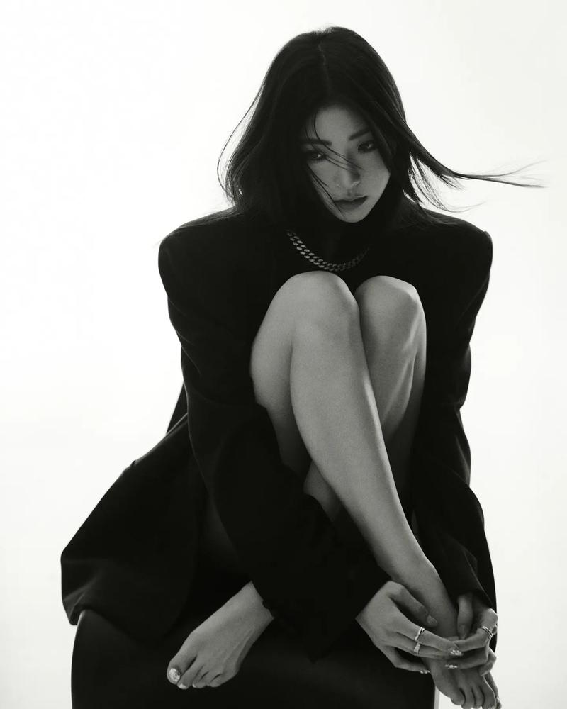 拍照姿势怎么摆女生酷酷的图1