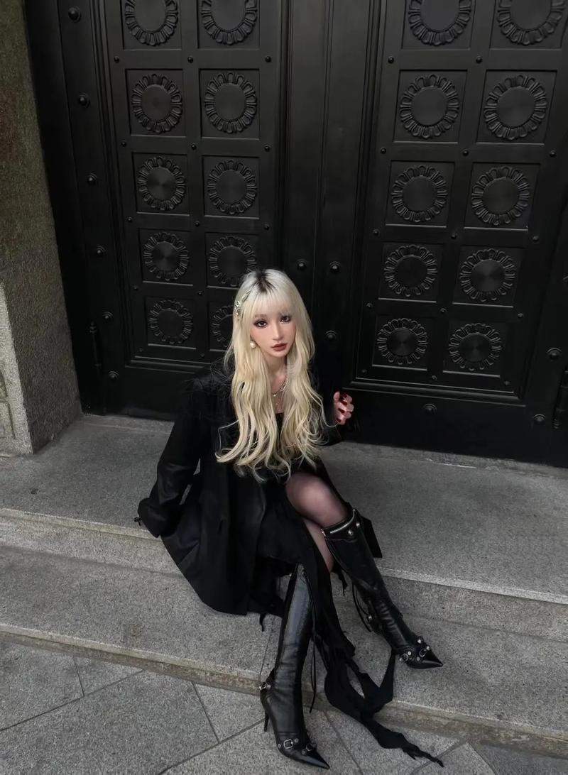 拍照姿势怎么摆女生酷酷的图3