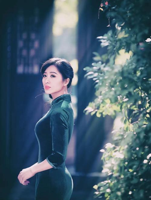 旗袍拍照的姿势图2