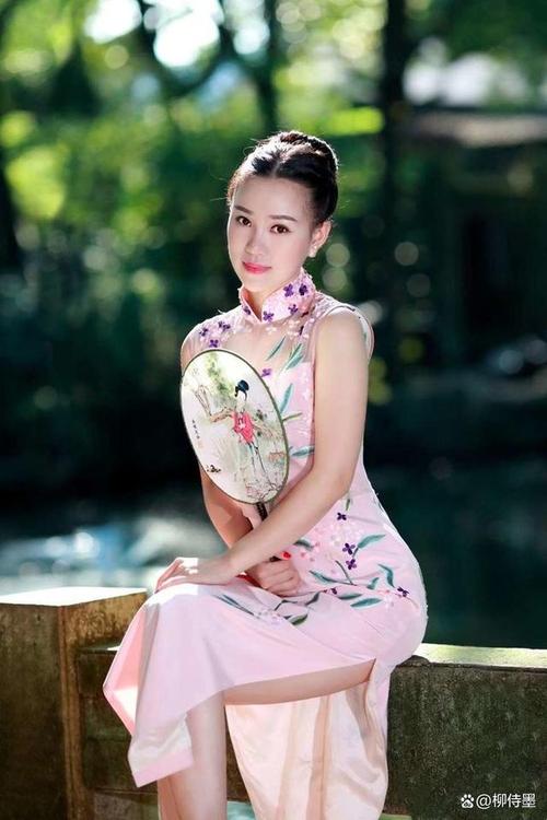 旗袍拍照的姿势图3