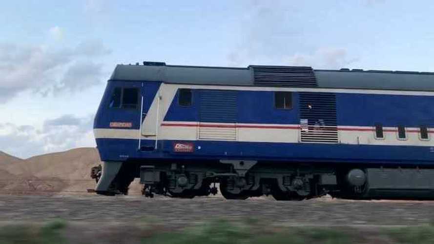 美图秀秀怎么让火车头照片变视频?