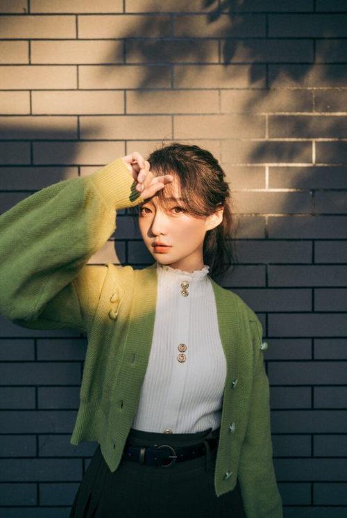 照相姿势怎么摆好看女图片图1