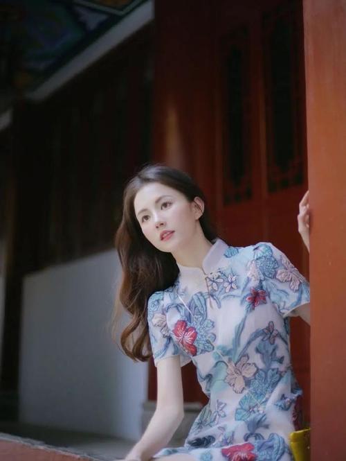 外景拍照怎么摆姿势好看男孩子图2