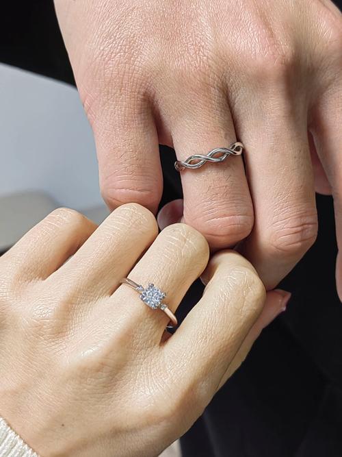 情侣对戒怎么拍照好看