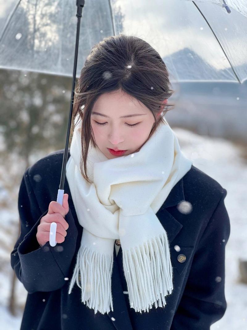 下雪拍照姿势的摆法图图3