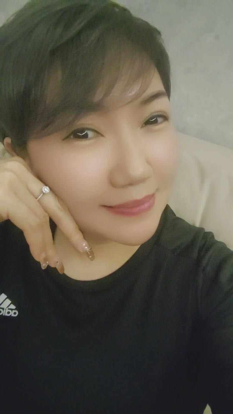 四十岁女人拍照怎么摆姿势图1