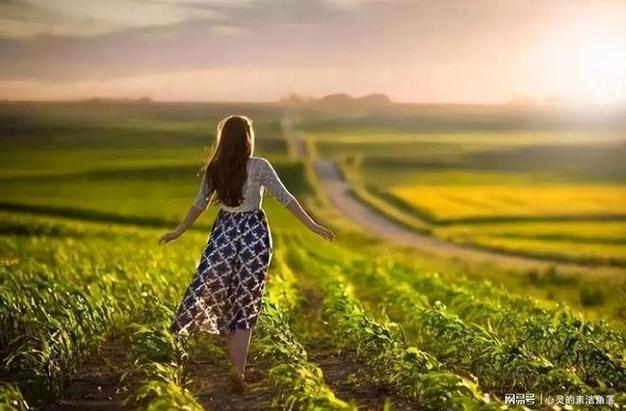 四十岁女人拍照怎么摆姿势图2