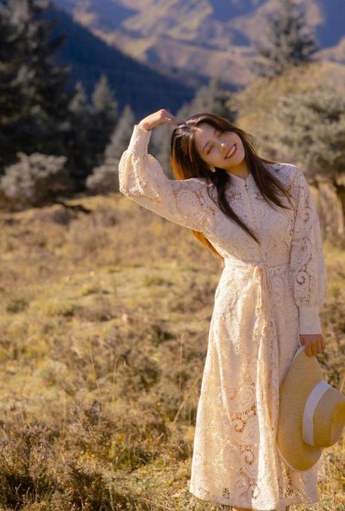 照相怎样摆姿势好看图片大全图3