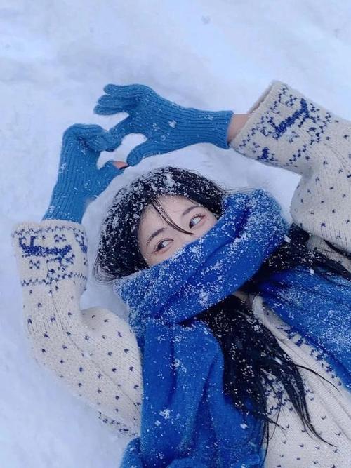 雪地拍照姿势大全图片女图3