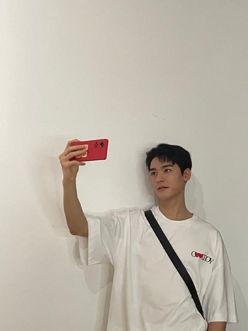 单手自拍怎样摆pose