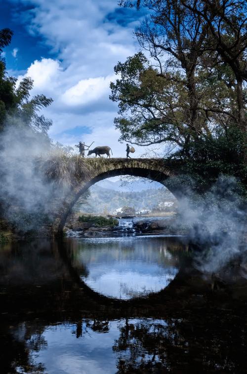 我想将几张图片做成视频,然后配上我的解说,有没有这样的手机软件,求...