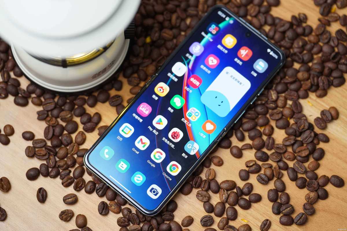 摩托罗拉motorazr40Ultra怎么设置桌面时间