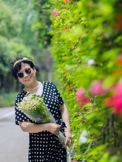 老年人拍照姿势图片大全图1