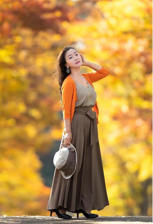 适合中老年拍照的姿势