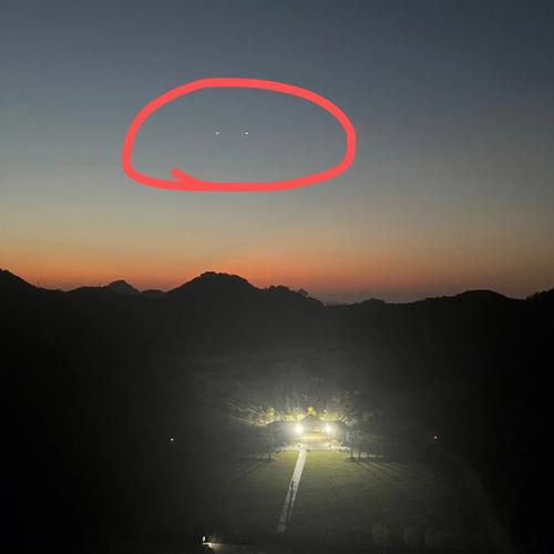 iphone拍照屏幕有白色小光点