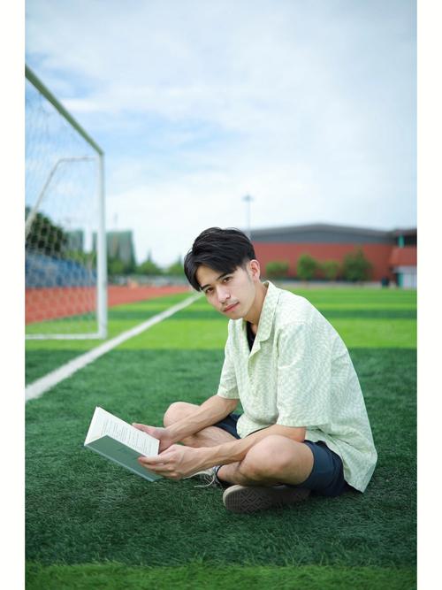 高考毕业季,打造男生帅气拍照姿势操场篇!