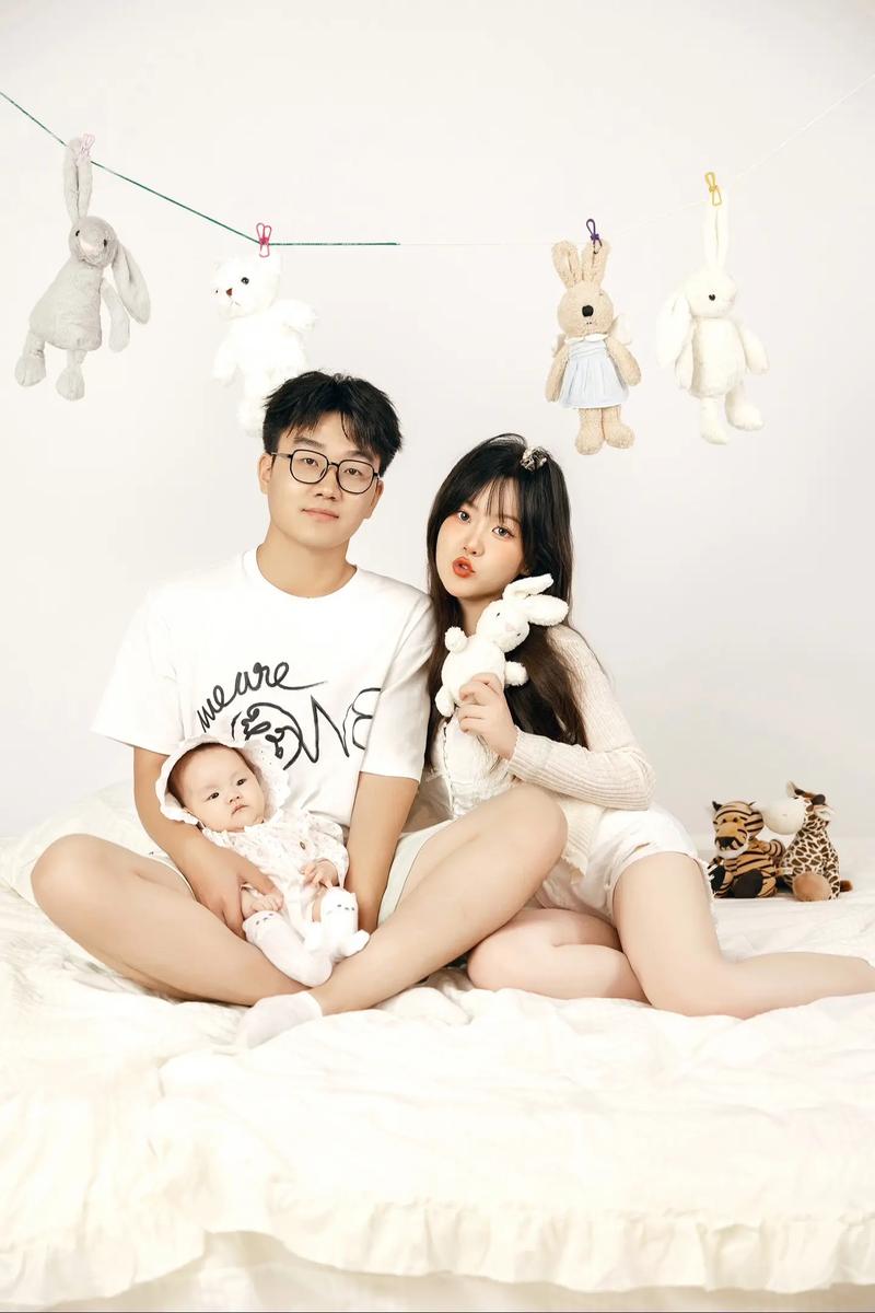 一家3口拍照造型怎么摆才好看?