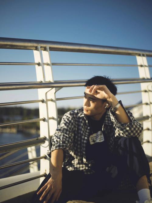 绝对人气分享男士写真如何摆姿