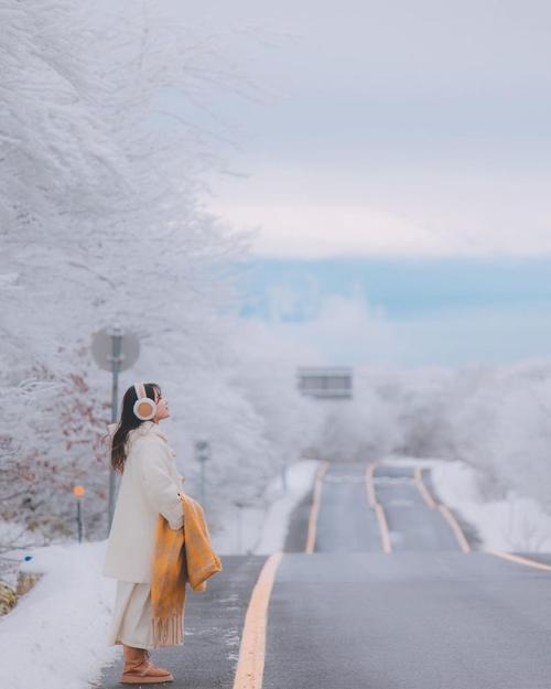 雪地拍照姿势大全图片高清图3
