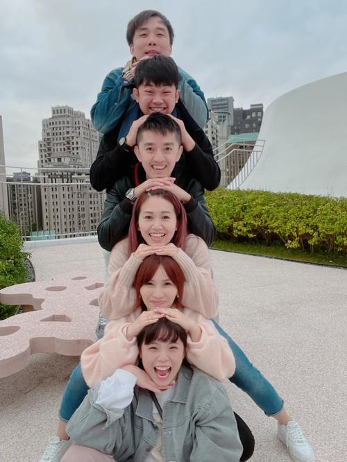 团队合影拍照姿势大全图2