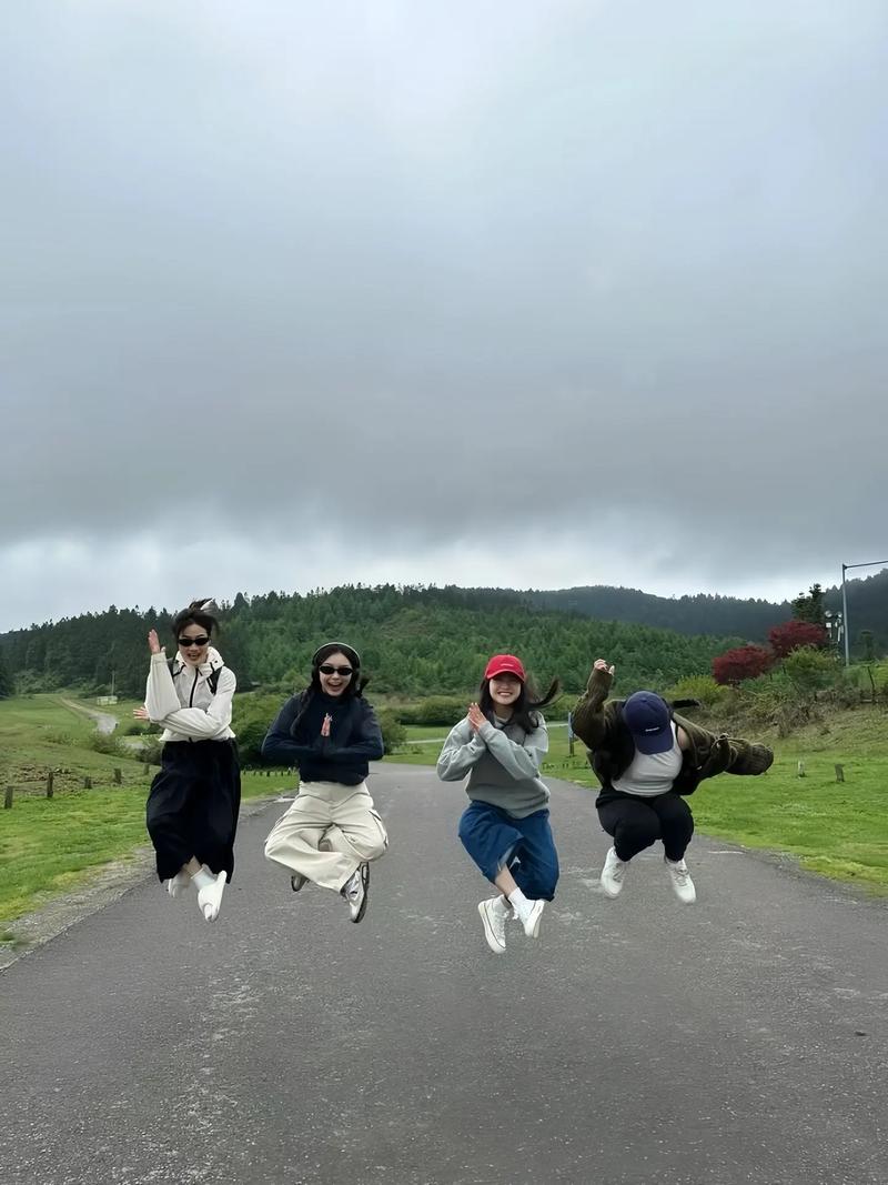 拍风景照姿势怎么摆图1